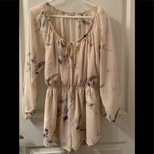 Audrey 3+1 Women’s Size Small Cream Floral Romper